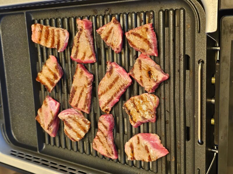 煙の少ない 焼肉プレート XGRILL PREMIUM ワイドサイズ 吸煙機能付き 煙約94%カット 温度調節5段階 プレート着脱可能 YGMC-FX130(B)
焼肉